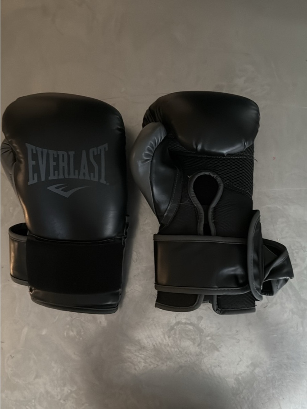Everlast Men’s  Black Boxing Gloves